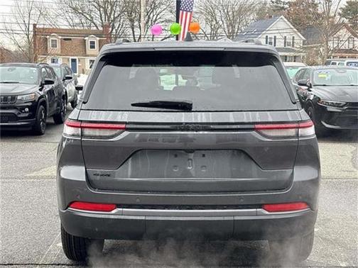 Metallic 2026 Jeep Grand Cherokee Laredo