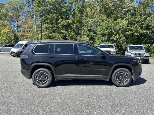 Diamond Black 2026 Jeep Cherokee LAREDO/LIMITED