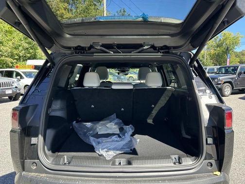 Diamond Black 2026 Jeep Cherokee LAREDO/LIMITED
