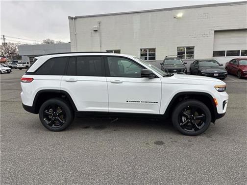 2025 Jeep Grand Cherokee Laredo