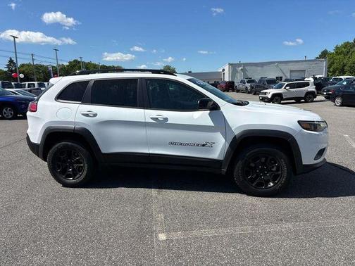 Bright White Clearcoat 2022 Jeep Cherokee X