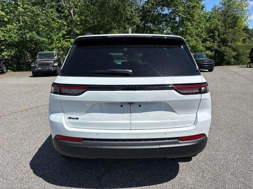 Bright White Clearcoat 2026 Jeep Grand Cherokee Limited