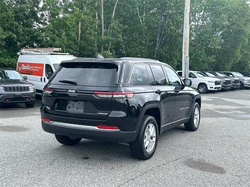 2025 Jeep Grand Cherokee Laredo