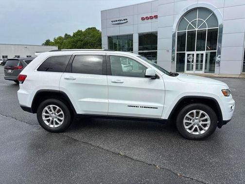 Bright White Clearcoat 2021 Jeep Grand Cherokee Laredo E