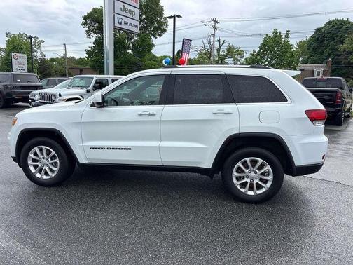 Bright White Clearcoat 2021 Jeep Grand Cherokee Laredo E