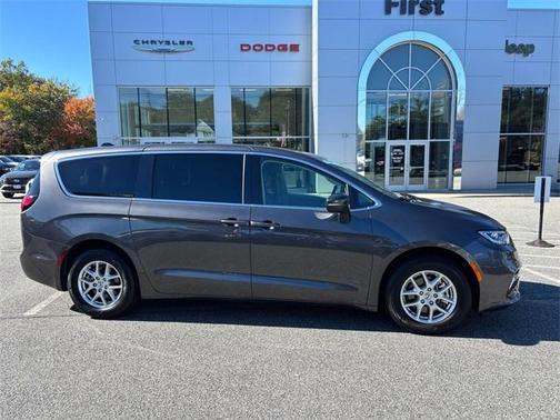 2023 Chrysler Pacifica Touring-L