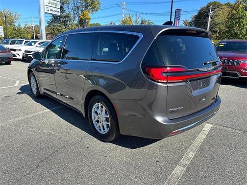 2023 Chrysler Pacifica Touring-L