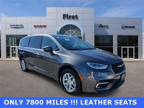2023 Chrysler Pacifica Touring-L