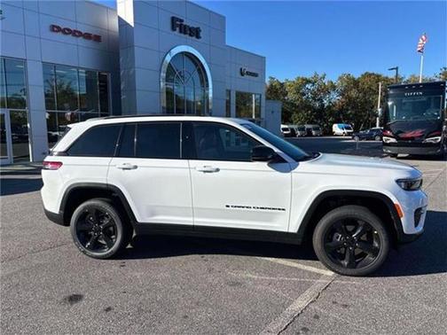 2025 Jeep Grand Cherokee Laredo