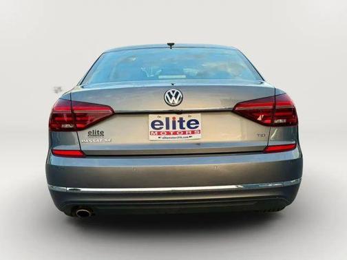 Platinum Gray Metallic 2017 Volkswagen Passat 1.8T SE w/Technology