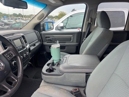 2016 RAM 1500 SLT