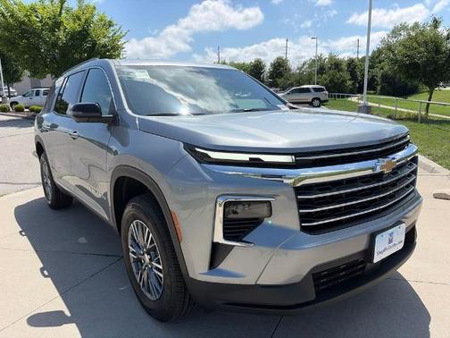 Sterling Gray Metallic 2026 Chevrolet Traverse LT