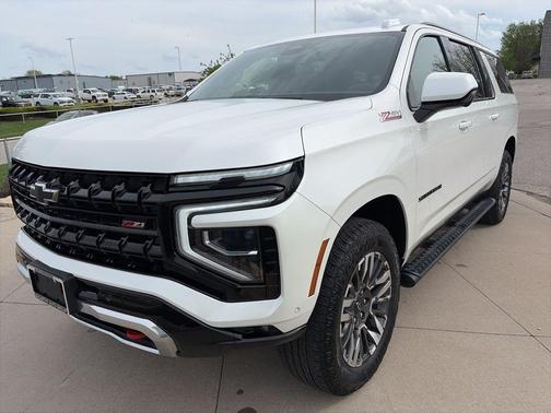 Pearl 2025 Chevrolet Suburban Z71