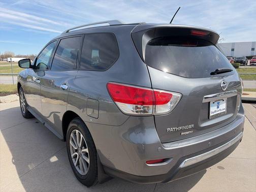 Gun 2015 Nissan Pathfinder SV