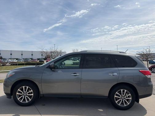 Gun 2015 Nissan Pathfinder SV