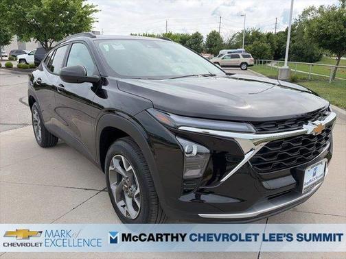 Mosaic Black Metallic 2026 Chevrolet Trax LT