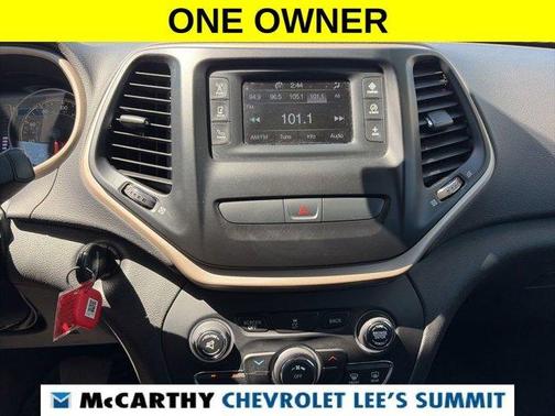 Bright White Clearcoat 2017 Jeep Cherokee Latitude
