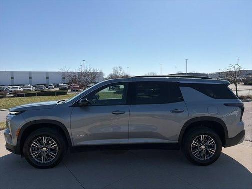 Sterling Gray Metallic 2024 Chevrolet Traverse LT