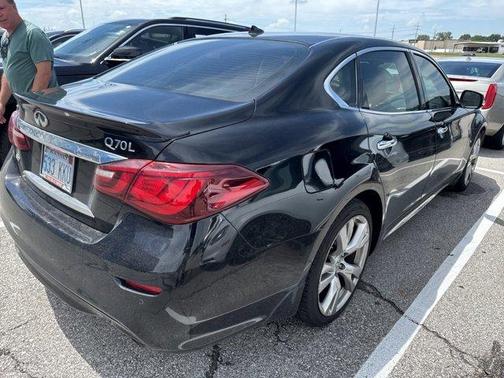 2016 INFINITI Q70L 5.6X