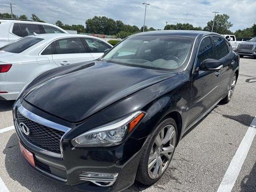 2016 INFINITI Q70L 5.6X