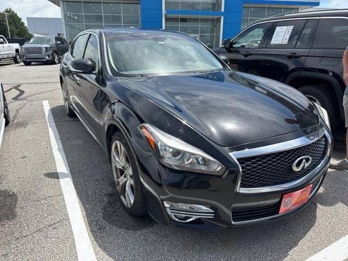 2016 INFINITI Q70L 5.6X