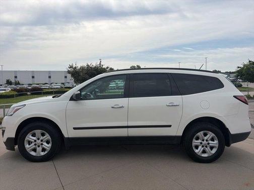 White 2015 Chevrolet Traverse LS