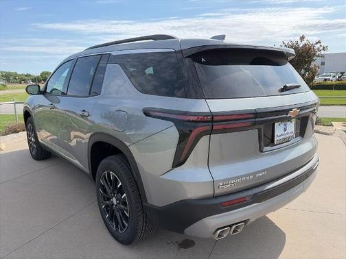 Sterling Gray Metallic 2026 Chevrolet Traverse LT