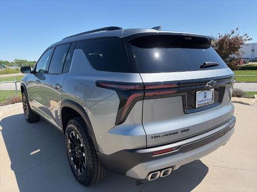 Sterling Gray Metallic 2026 Chevrolet Traverse Z71