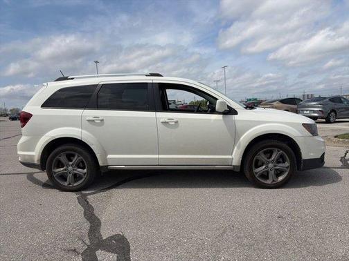 White 2016 Dodge Journey Crossroad