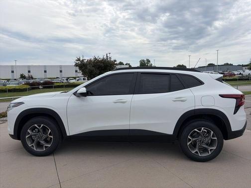Summit White 2026 Chevrolet Trax LT