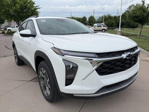 Summit White 2026 Chevrolet Trax LT