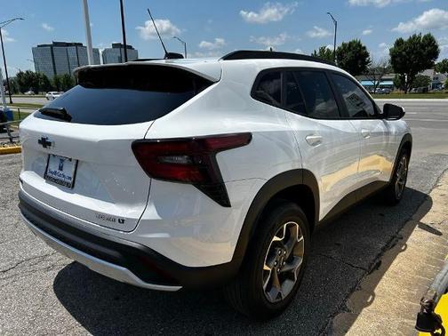 Summit White 2026 Chevrolet Trax LT