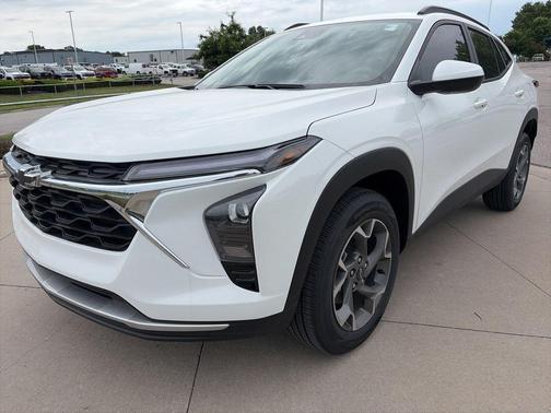 Summit White 2026 Chevrolet Trax LT