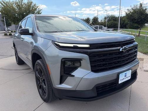 Sterling Gray Metallic 2027 Chevrolet Traverse LT