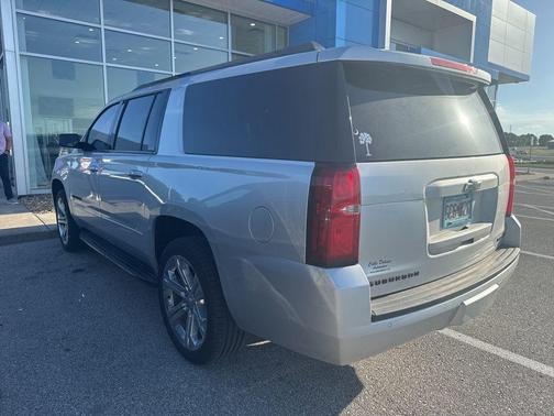 Silver Ice Metallic 2019 Chevrolet Suburban Premier