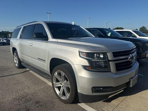 Silver Ice Metallic 2019 Chevrolet Suburban Premier