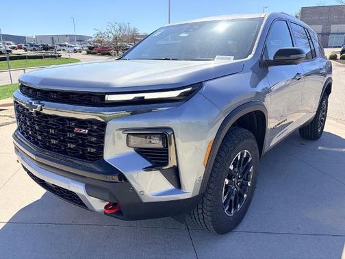 Sterling Gray Metallic 2026 Chevrolet Traverse Z71