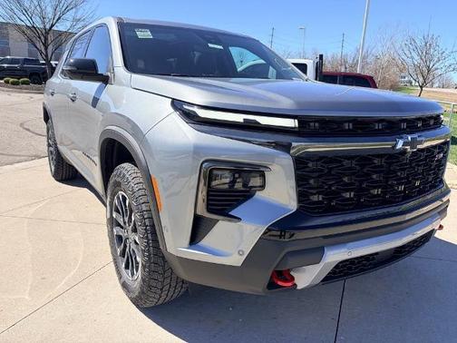 Sterling Gray Metallic 2026 Chevrolet Traverse Z71