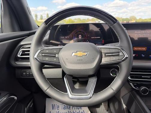 Polar White 2027 Chevrolet Traverse LT