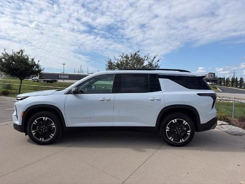 Polar White 2027 Chevrolet Traverse LT