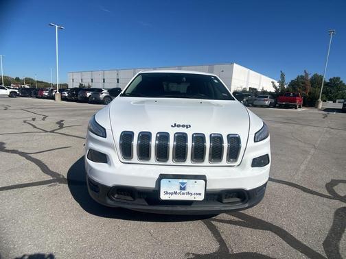 2017 Jeep Cherokee Sport