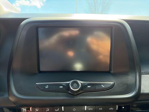 Silver Ice Metallic 2018 Chevrolet Camaro 1LT