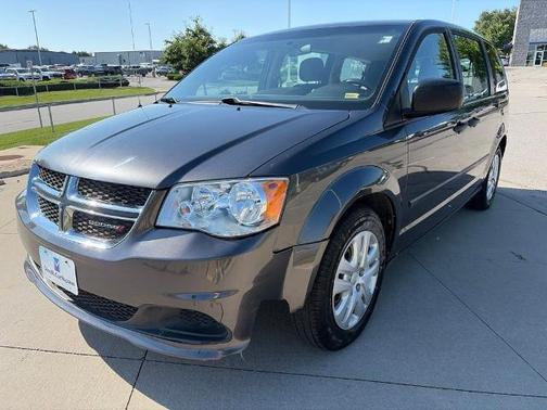Crystal Metallic 2016 Dodge Grand Caravan AVP/SE