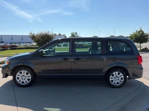 Crystal Metallic 2016 Dodge Grand Caravan AVP/SE