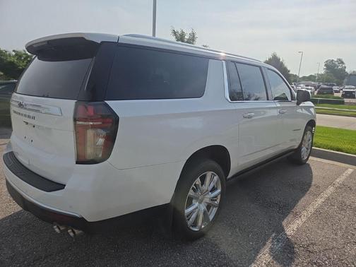 Summit White 2023 Chevrolet Suburban High Country