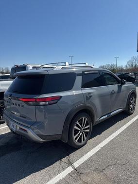 2023 Nissan Pathfinder Platinum