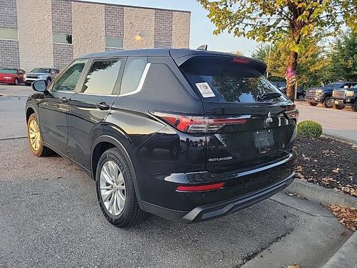2025 Mitsubishi Outlander ES