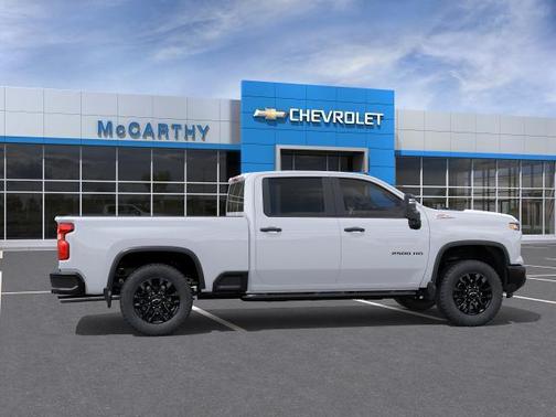 Summit White 2026 Chevrolet Silverado 2500 Custom