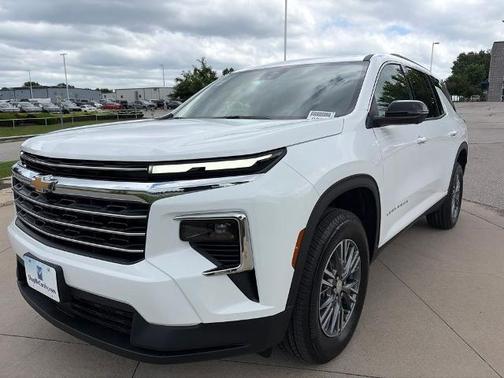 Summit White 2026 Chevrolet Traverse LT