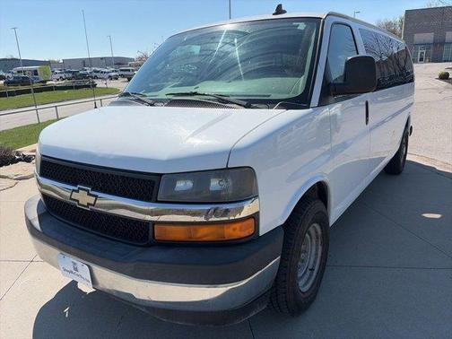 Summit White 2017 Chevrolet Express 3500 LT